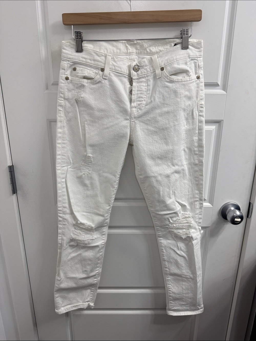 3/$30 7 For All Mankind White Distressed Josefina Skinny Boyfriend Ankle 25